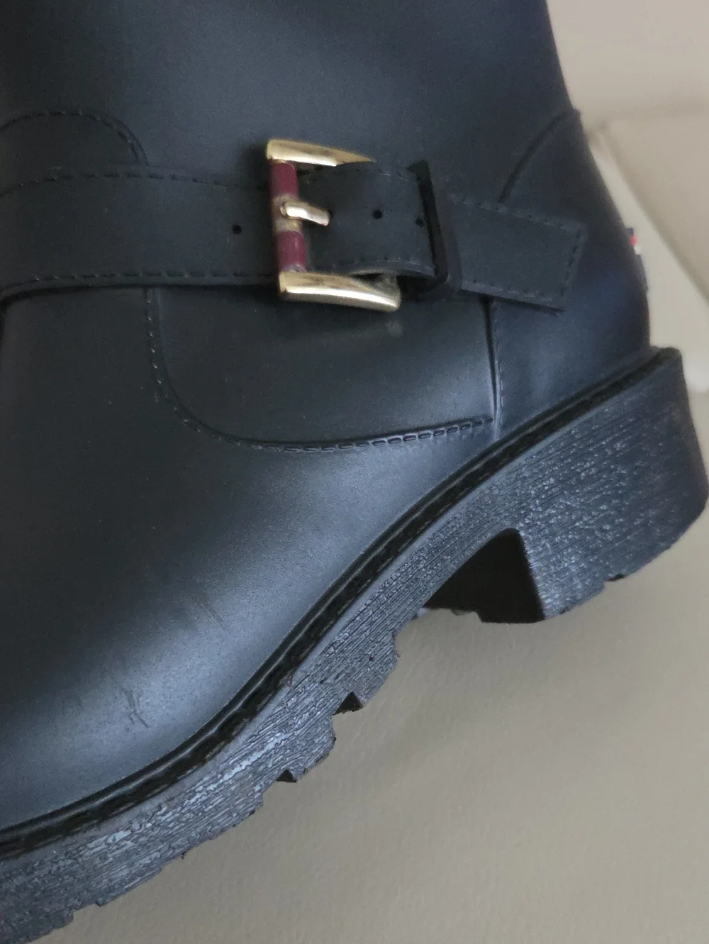 Tommy Hilfiger stylish women